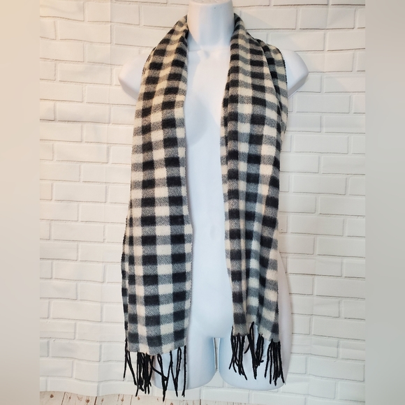 Black and White Checkered Fleece Scarf - Picture 1 of 12